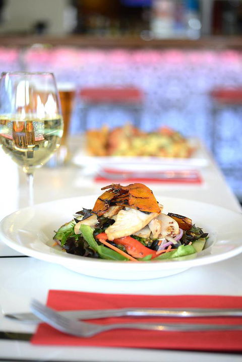 Dolly’s Bar & The Hibiscus Tavern - Accommodation Mermaid Beach 4