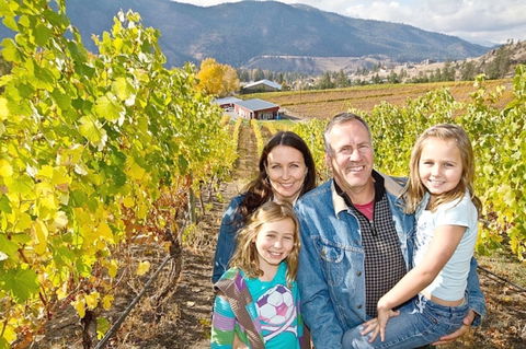 Thank God It's Friday Dinner - Vine And Dine - Accommodation Mermaid Beach 2