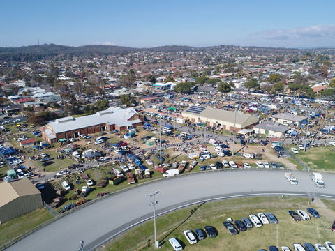Wagga Swap Meet Run By  Classic And Historic Automobile Club Of Australia - Wagga Wagga Region - Accommodation Mermaid Beach 0