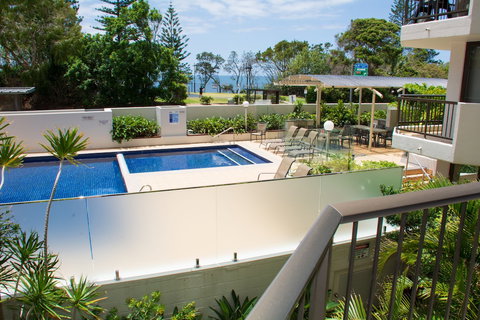 Seaview Resort - Accommodation Mermaid Beach 2