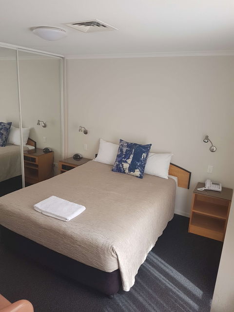 Belconnen Way Hotel Motel And Serviced Apartments - Accommodation Mermaid Beach 5