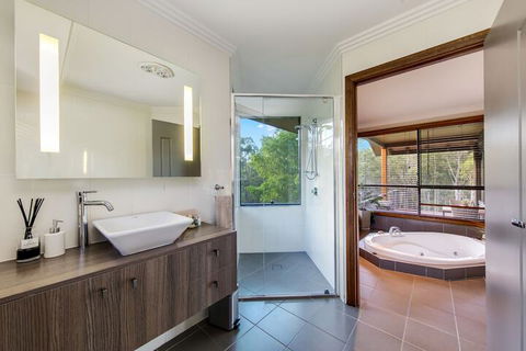 Cedars Mount View - Accommodation Mermaid Beach 6