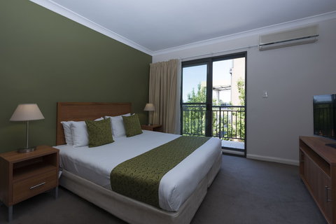 Leisure Inn Spires - Accommodation Mermaid Beach 1