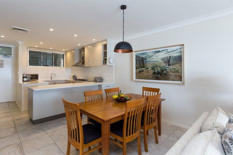 Beach Lodges - Accommodation Mermaid Beach 3