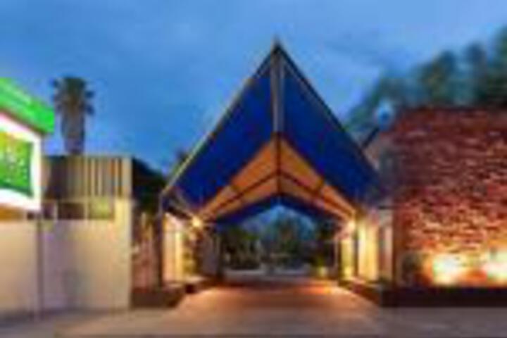 The Gap NT Accommodation Mermaid Beach