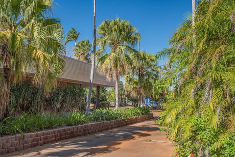 Contour Hotel Katherine - Accommodation Mermaid Beach 1