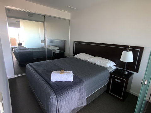 Honeysuckle Executive Apartments - Accommodation Mermaid Beach 6
