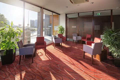 Honeysuckle Executive Apartments - Accommodation Mermaid Beach 2