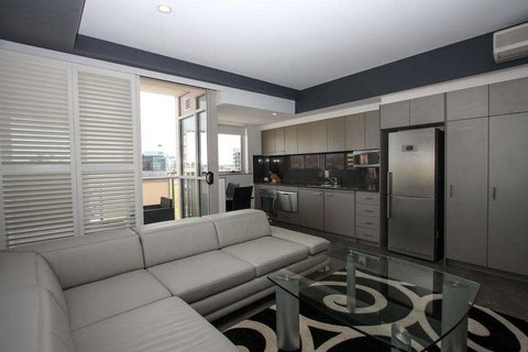 Honeysuckle Executive Apartments - Accommodation Mermaid Beach 3