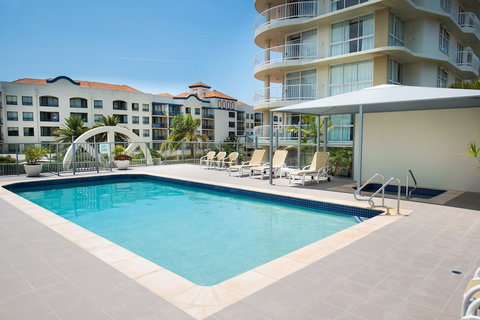 Beachcomber International Resort - Accommodation Mermaid Beach 5