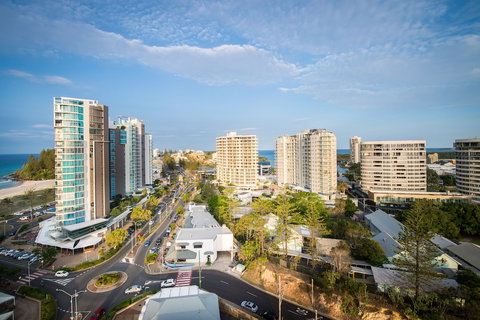 Beachcomber International Resort - Accommodation Mermaid Beach 1