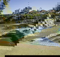 Paradise Island Resort - Accommodation Mermaid Beach
