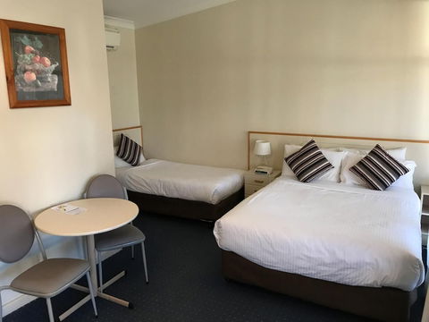 Orange Motor Lodge - Accommodation Mermaid Beach 2
