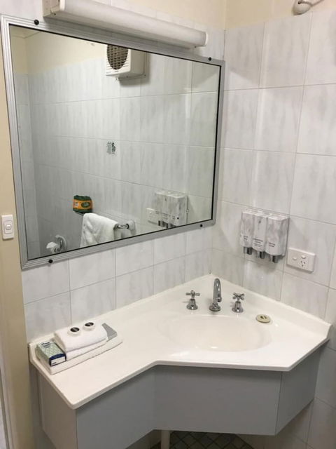 Orange Motor Lodge - Accommodation Mermaid Beach 5