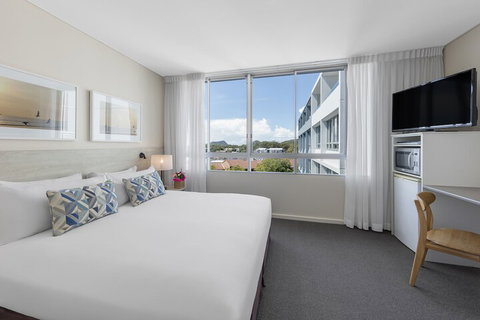 Oaks Nelson Bay Lure Suites - Accommodation Mermaid Beach 7