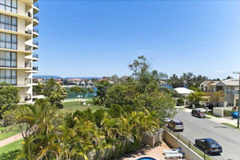 Budds Beach Apartments - Accommodation Mermaid Beach 1