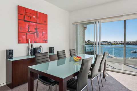 York Cove - Accommodation Mermaid Beach 4