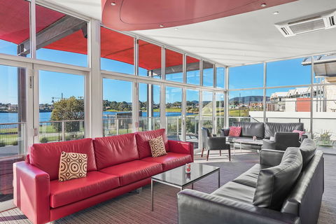 York Cove - Accommodation Mermaid Beach 1