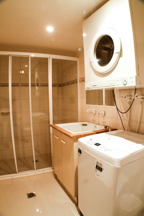 Surfers Riverside Apartments - Accommodation Mermaid Beach 4