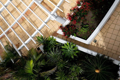 Mantra Coolangatta Beach - Accommodation Mermaid Beach 2