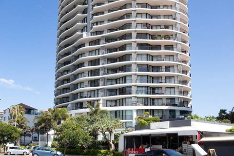 Mantra Coolangatta Beach - Accommodation Mermaid Beach 1