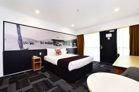 Mercure Alice Springs Resort - Accommodation Mermaid Beach 4