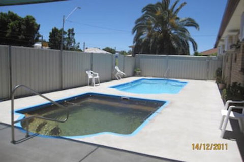 Dragon Phoenix Motel & Restaurant - Accommodation Mermaid Beach 7