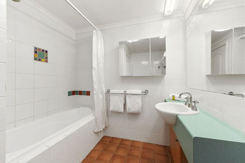 Flynns Beach Resort - Accommodation Mermaid Beach 7