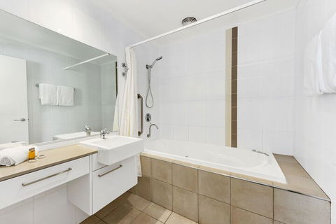Flynns Beach Resort - Accommodation Mermaid Beach 6