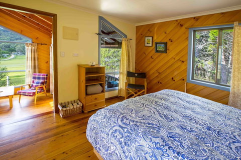 Wisteria Cottage And Cabins - Accommodation Mermaid Beach 5