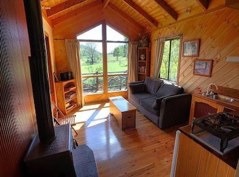 Wisteria Cottage And Cabins - Accommodation Mermaid Beach 3