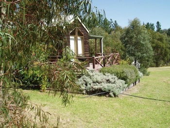 Wisteria Cottage And Cabins - Accommodation Mermaid Beach 2