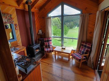 Wisteria Cottage And Cabins - Accommodation Mermaid Beach 4