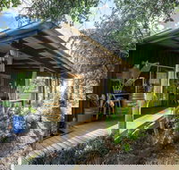 Wisteria Cottage and Cabins - Accommodation Mermaid Beach