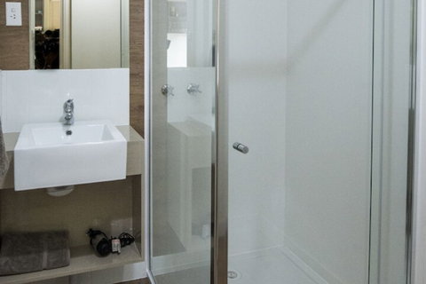 Restaway Holiday Units - Accommodation Mermaid Beach 7