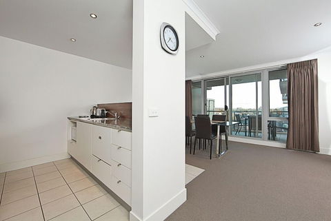 Accommodate Canberra - The Avenue - Accommodation Mermaid Beach 6
