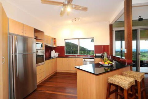 Seaview - Accommodation Mermaid Beach 2