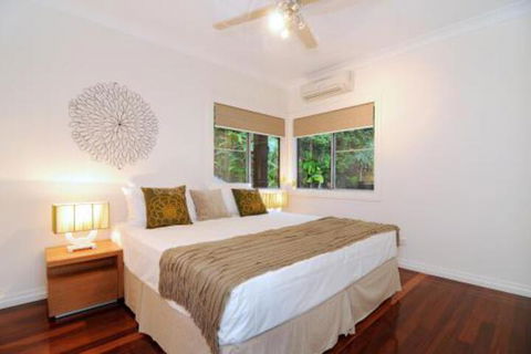 Seaview - Accommodation Mermaid Beach 1