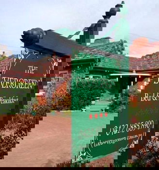 The Evergreen B&B - Accommodation Mermaid Beach 0