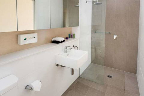 Hamilton Executive Apartments - Accommodation Mermaid Beach 5