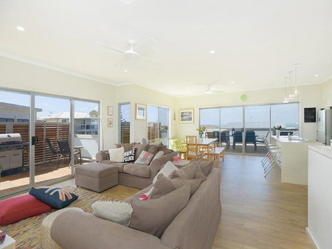 Boomer Beach Retreat Pet Friendly WiFi - Accommodation Mermaid Beach 6