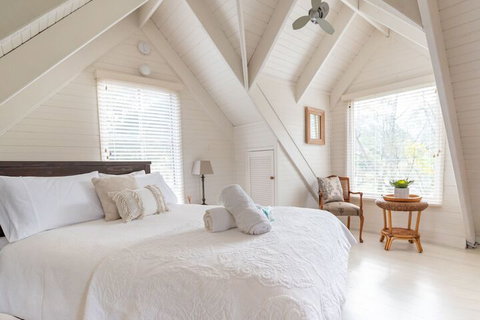 ARCADIA - The Barn Cottage & Rosehill Cottage - Accommodation Mermaid Beach 5