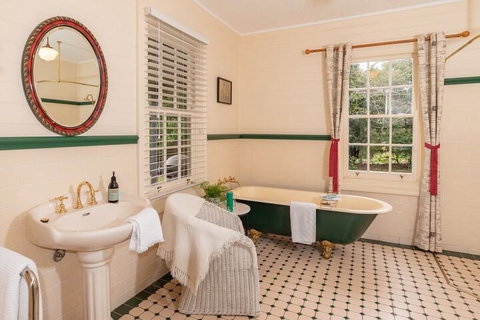 ARCADIA - The Barn Cottage & Rosehill Cottage - Accommodation Mermaid Beach 6