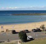 Toowoon Beach View 3br Villa 4 just steps to beach with views - Accommodation Mermaid Beach
