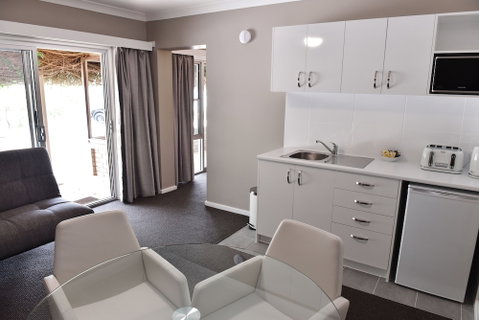 Dutchies Motel Nelson Bay - Accommodation Mermaid Beach 4