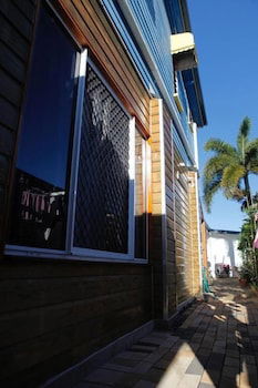 Happytourcairns Sharehouse - Accommodation Mermaid Beach 0