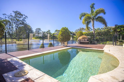 Tranquillity On The Lake - Accommodation Mermaid Beach 2