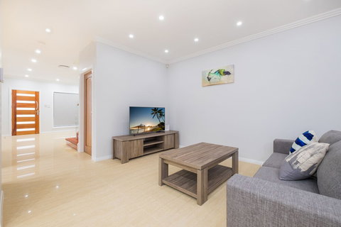 Panania Gemini Lodge - Accommodation Mermaid Beach 5