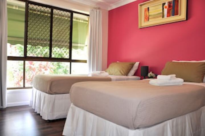 Southern Gold Coast QLD Accommodation Mermaid Beach