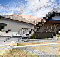 Stylish Central House - Accommodation Mermaid Beach